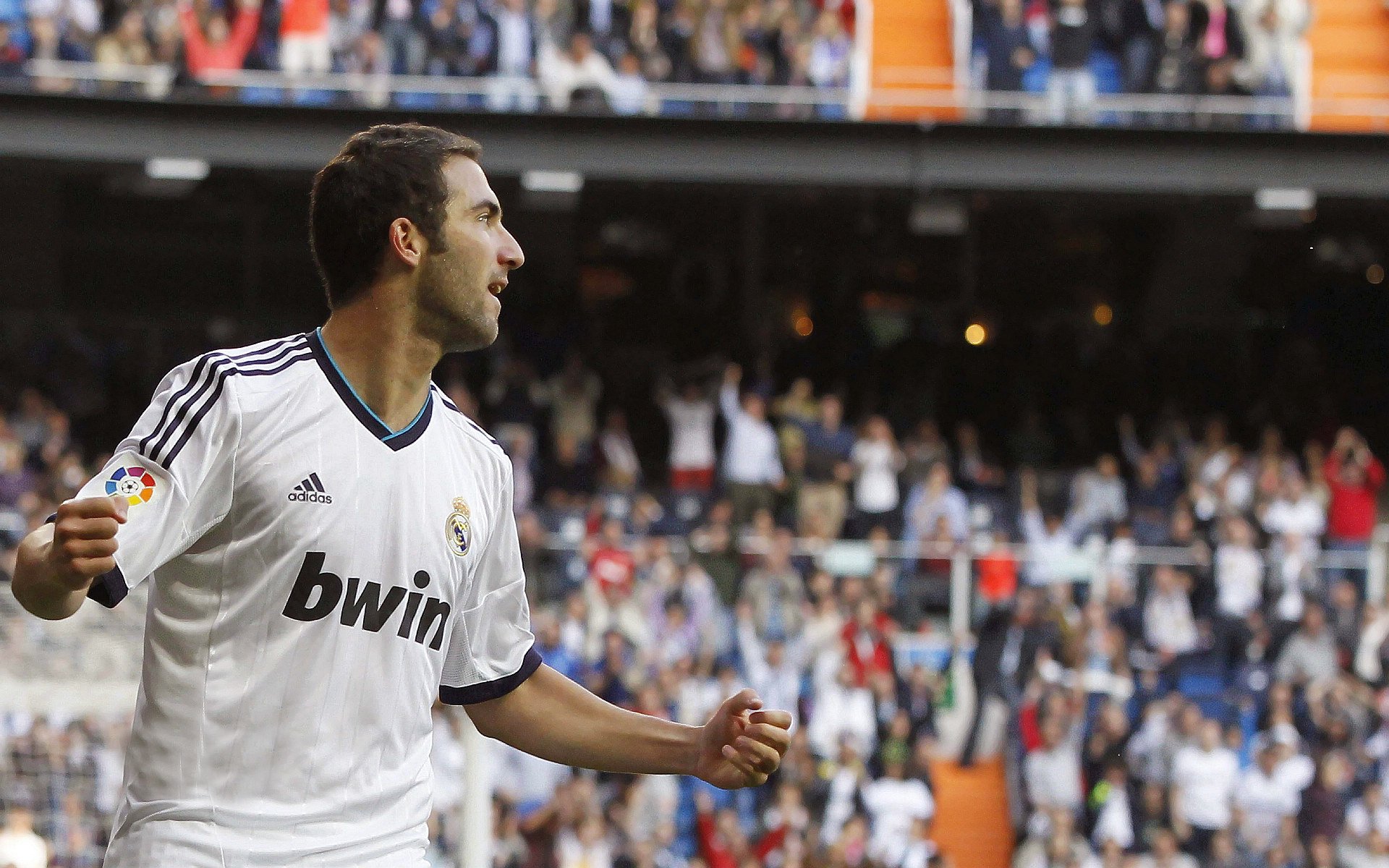 爱游戏体育app-霍勒迪攻防一体成为雄鹿战术核心，霍勒迪22分雄鹿轻取开拓者